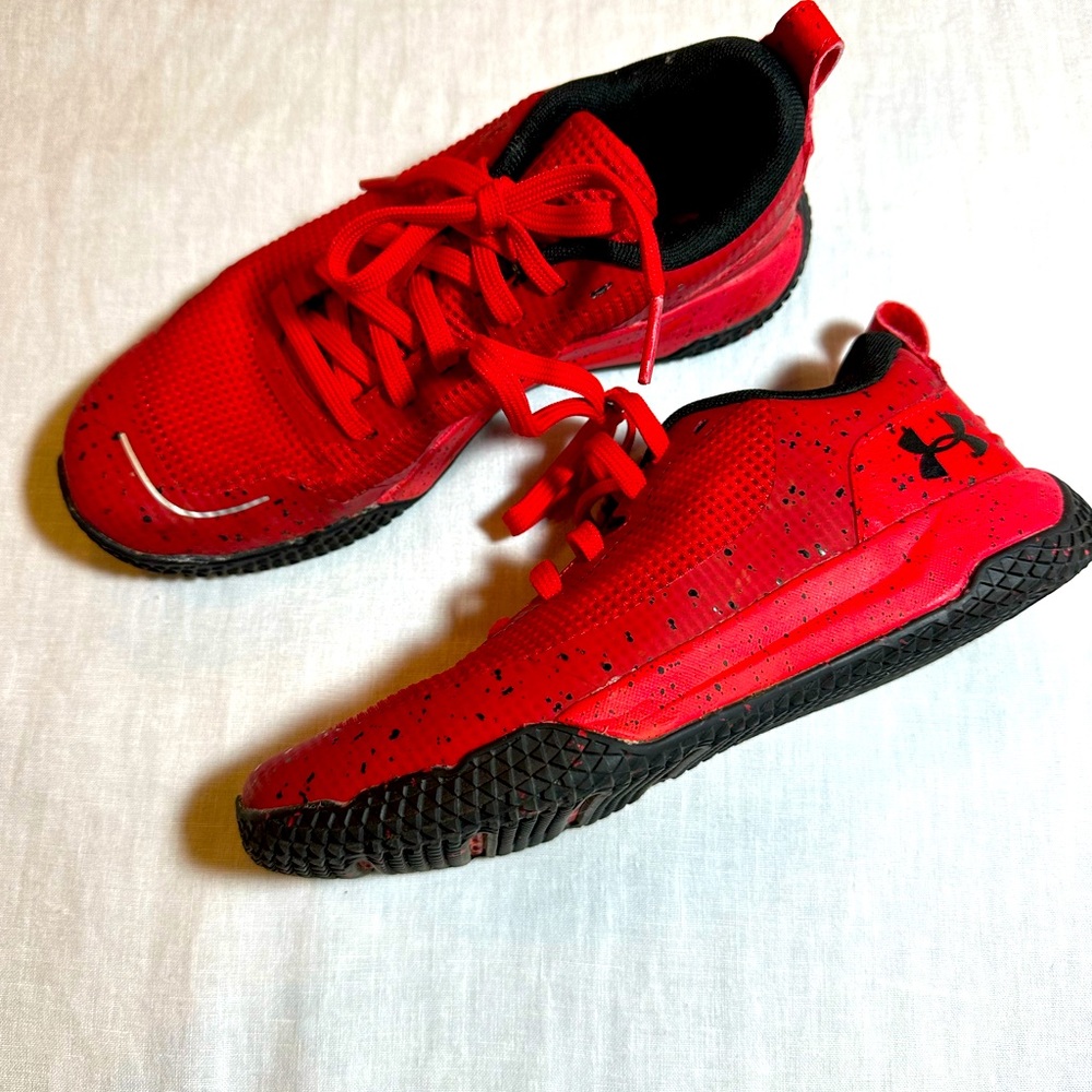 Under Armour red/ black sneakers Size 4.5 (boys)
